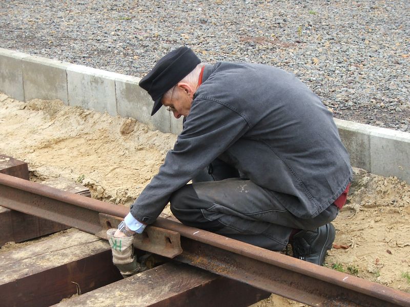2009-09-30, Museumsbahn Weichenbau28.JPG